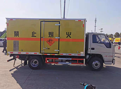 丰台爆破器材运输车工人安全操作规范与智能技术保障